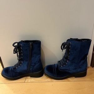 ARIZONA JEANS MEMORY FOAM BLUE VELVET BOOTS SIZE 6M